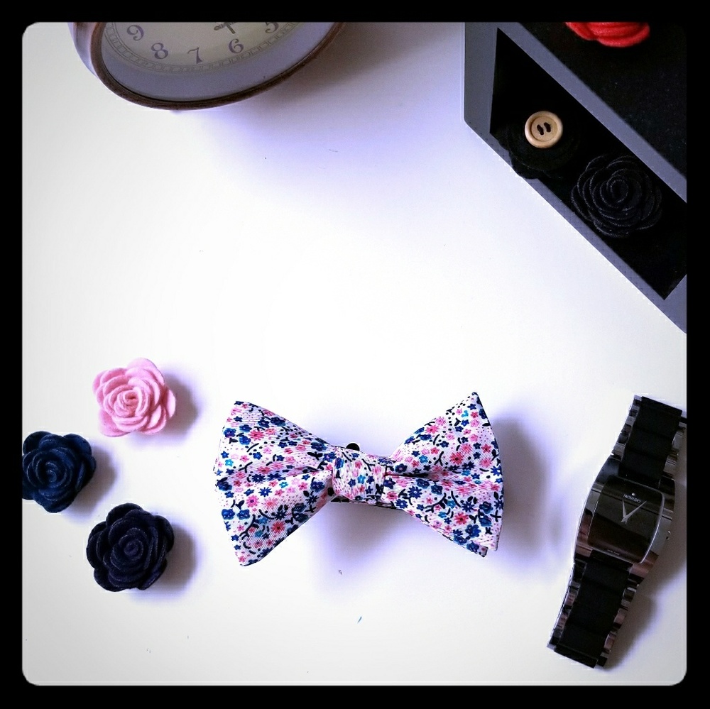 EXPRESS MODERN BOW TIE - NWOT